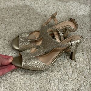 Beautiful gold heels!!